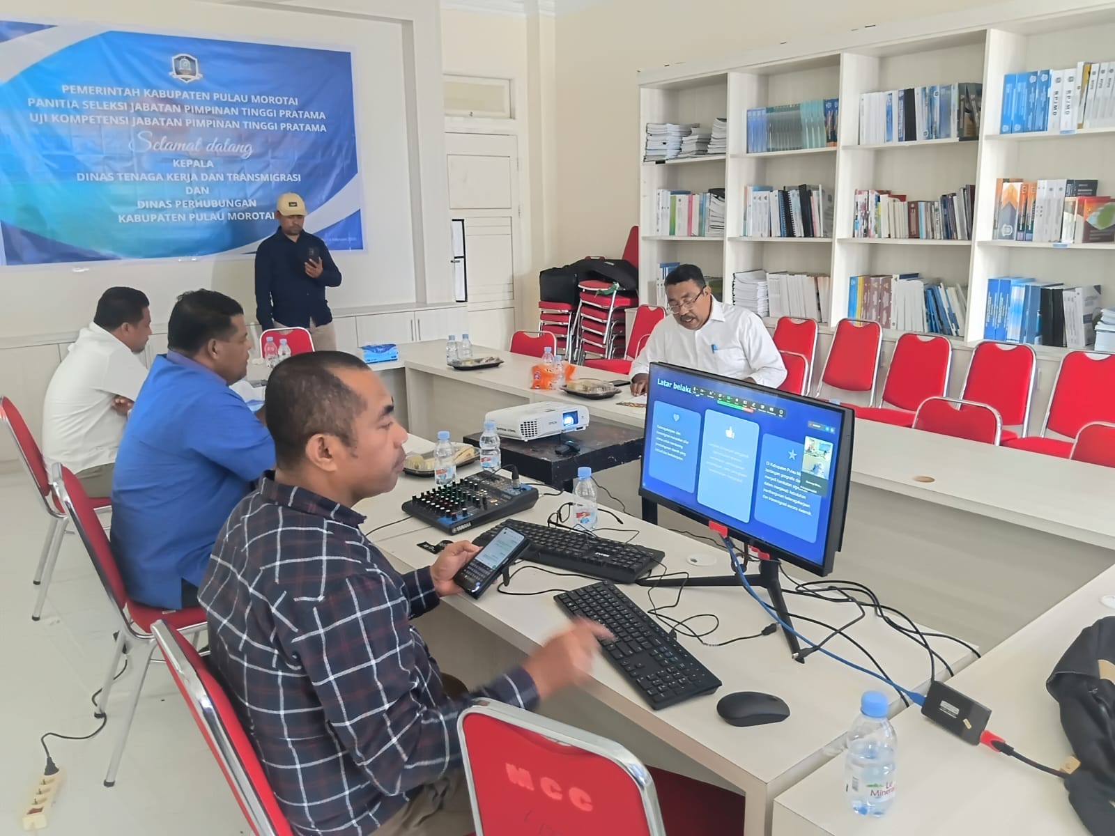 Mahasiswa UNIPAS Gelar Aksi Sosial dan Edukasi untuk Masyarakat