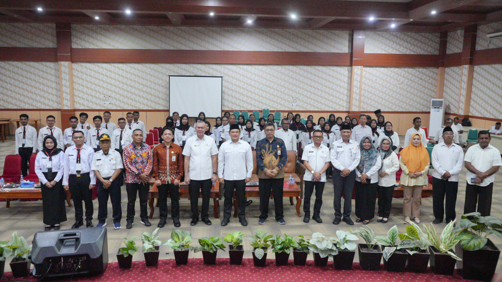 Foto Bersama Peserta Pelatihan Dasar CPNS dengan Wakil Bupati, Sekda, Kepala BPSDM, Perwakilan Dari LAN dan Pimpinan OPD